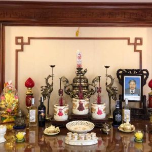 Bàn thờ đầu đủ