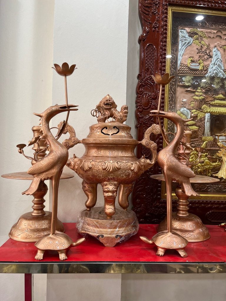 Nên Chọn Đỉnh Đồng Thờ Cúng Màu Hun Giả cổ Hay Đồng Đỏ