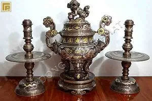 Bộ Tam Sự Bằng Đồng Gồm Những Gì? Cách Chọn Và Sử Dụng Phù Hợp Bộ Đỉnh tam sự Bằng Đồng 65cm Màu Hun Dát Vàng Điểm 24k