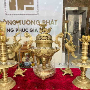 Dinh Dong Ngu Su Dat Vang