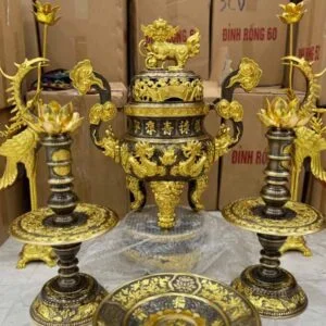 39 mẫu đỉnh đồng thờ cúng bày trên bàn thờ gia tiên và các nơi thờ tự