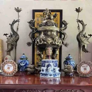 Đỉnh Đồng 60cm Màu Hun Đậm Trọn Bộ Ngũ Sự 24kg: Sự Lựa Chọn Tinh Tế Cho Không Gian Thờ Cúng tiền lư hậu đỉnh