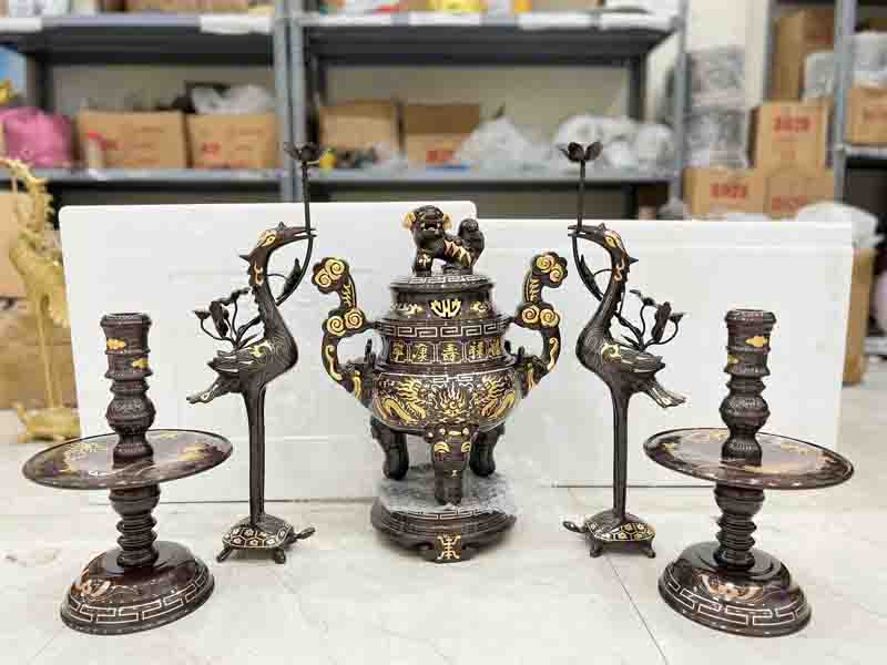 Ngũ Sự Khảm Tam Khí Đỉnh Đồng Cao 62cm Ngũ Sự Khảm Tam Khí