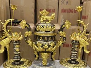 Bộ Đỉnh Đồng Dâng Gia Tiên Nét Tinh Hoa Trên Bàn Thờ Việt