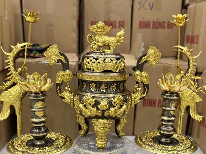 Bộ Đỉnh Đồng Dâng Gia Tiên 70cm Dát Vàng 24k: Nét Tinh Hoa Trên Bàn Thờ Việt Bộ Đỉnh Đồng Dâng Gia Tiên Nét Tinh Hoa Trên Bàn Thờ Việt