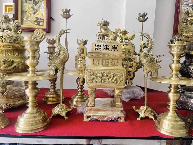 Bộ Đỉnh Đồng Vuông Song Long Cao 65cm Màu Vàng Bộ Đỉnh Đồng Vuông Song Long Cao 65cm Màu Vàng