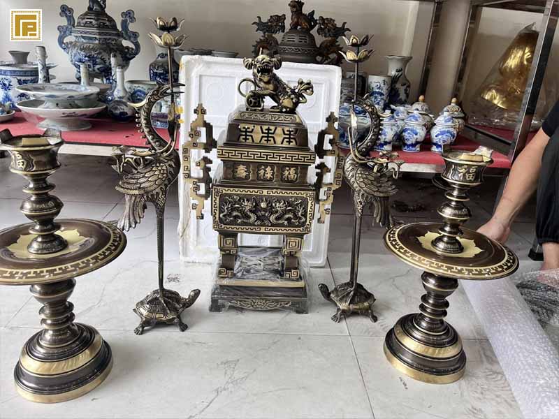 Bộ Đỉnh Đồng Vuông Song Long Cao 65cm Màu Vàng Bộ Đỉnh Đồng Vuông Song Long Màu Hun