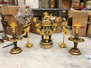 Đỉnh Đồng Màu Hun Dát Vàng 65 là bộ ngũ sự dâng gia tiên ý nghĩa nhất