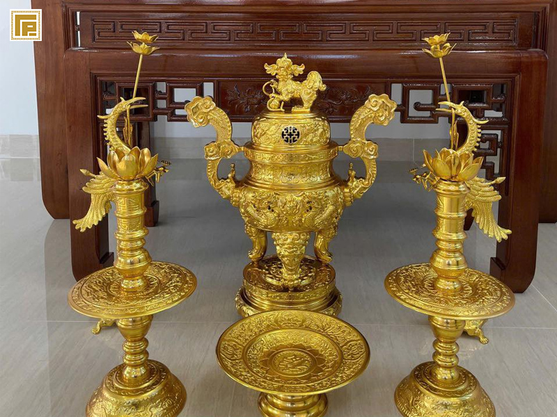 Đỉnh đồng Dát Vàng Dành Cho Ban Thờ 1m97