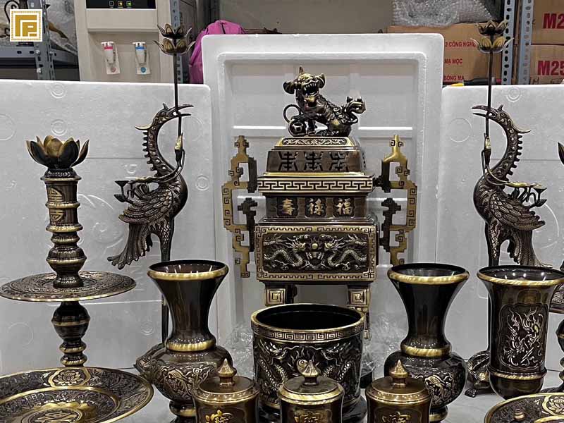 Bộ Đỉnh Đồng Vuông Song Long Cao 65cm Màu Vàng đỉnh đồng Vuông Hun Giả Cổ