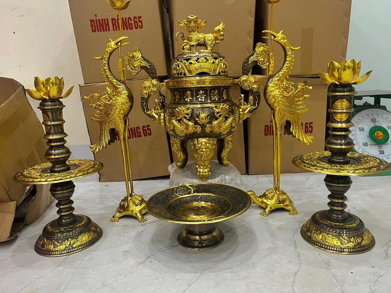 Bộ Đỉnh Đồng Song Long 70cm Dát Vàng 24K - Sự Lựa Chọn Hoàn Hảo Cho Không Gian Thờ Cúng Bộ Đỉnh Đồng Song Long 70cm Dát Vàng 24K - Sự Lựa Chọn Hoàn Hảo Cho Không Gian Thờ Cúng